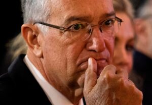 Salinas Pliego paga 25 mdd para evitar arresto en EE. UU.