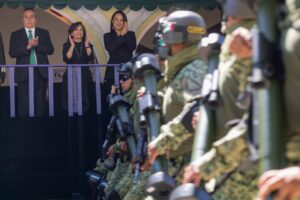 Encabeza gobernadora desfile Cívico-Militar por CCXV aniversario de inicio de la Independencia de México