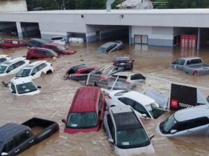 Aseguradoras flexibilizan protocolos administrativos para atención de autos afectados por recientes lluvias