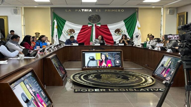 Diputados de Hidalgo guardan minuto de silencio por víctimas de las lluvias, pero niegan presupuesto para contingencia
