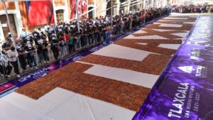 Entre hornos y tradición: Tlaxcala rompe Récord Guinness con pan de fiesta más grande del mundo