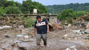 Llegan 100 médicos a reforzar ayuda humanitaria en Hidalgo