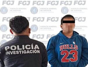 Policía de Investigación detiene en flagrancia a Osvaldo N., por presunto robo en comercio: FGJE
