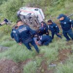 Cae ambulancia a barranco en Hidalgo