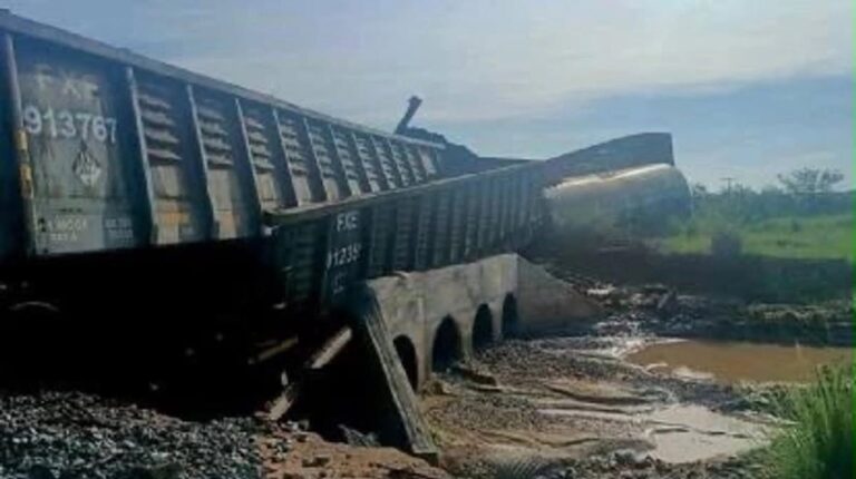 Descarrilamiento de tren de Forremex provoca derrame químico