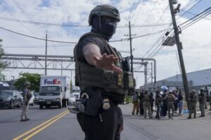 Migrante mexicano muere durante operativo de ICE en Texas
