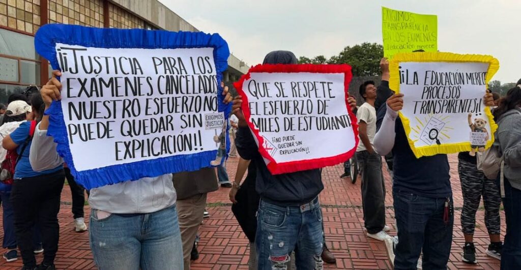 Aspirantes a ingresar a la UNAM piden respetar resultados de examen
