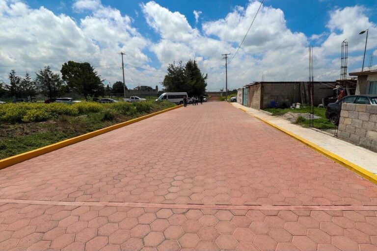 Entrega gobernadora obras que mejoran la movilidad en Xaltocan y Muñoz de Domingo Arenas